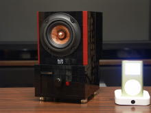写真６２　デスクトップリスニングに最適